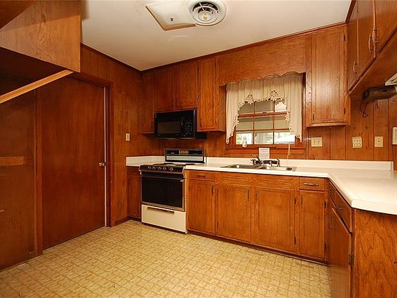 4th image of 1015 White Bay Ct