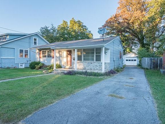 2nd image of 802 E Hillcrest Dr