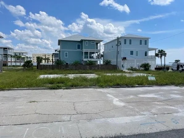 105 26th St, Mexico Beach, FL 32456