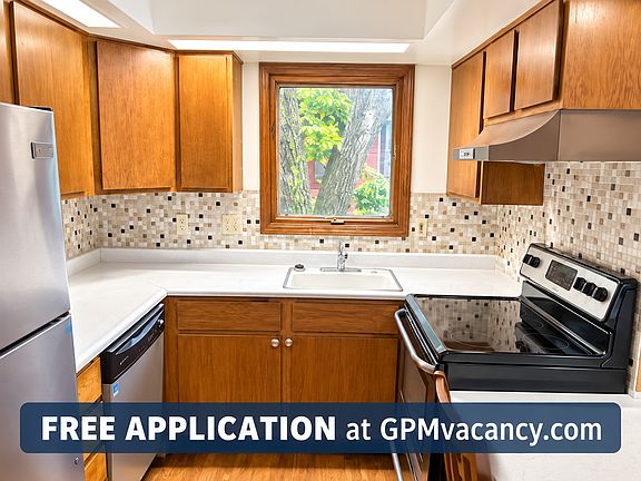 5th image of 702 1/2 W Nevada St #1