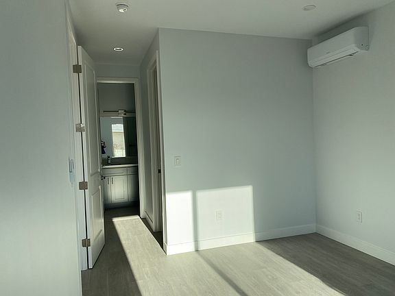 5th image of 2150 Goodall Ave #1