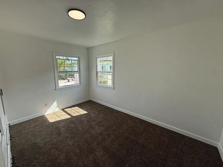 322 E 4th St #322 — Photo 5