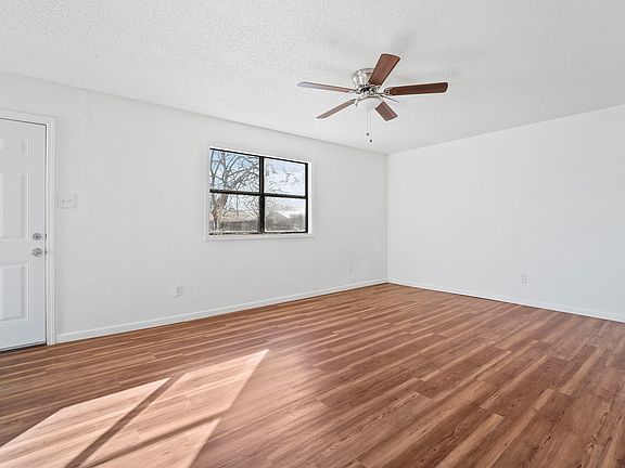 4th image of 909 Bradley St