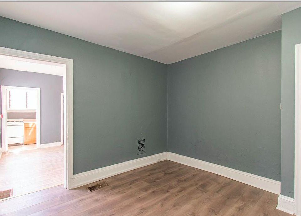 1st image of 2031 W Oxford St Floor 1