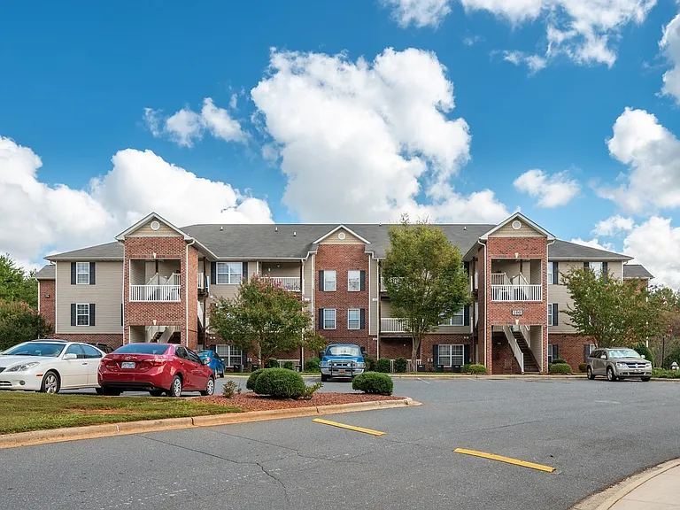 Madison Heights Luxury Apartments — Photo 8