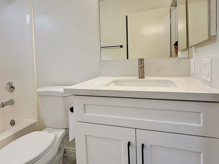 112 N Michigan Ave #9 — Photo 23