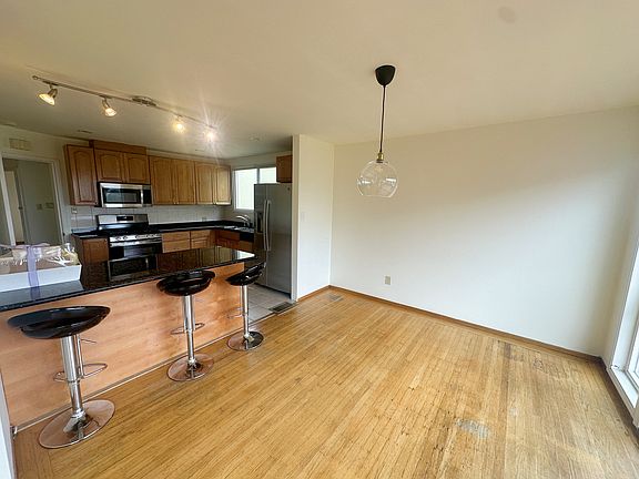 5th image of 171 Skyview Way