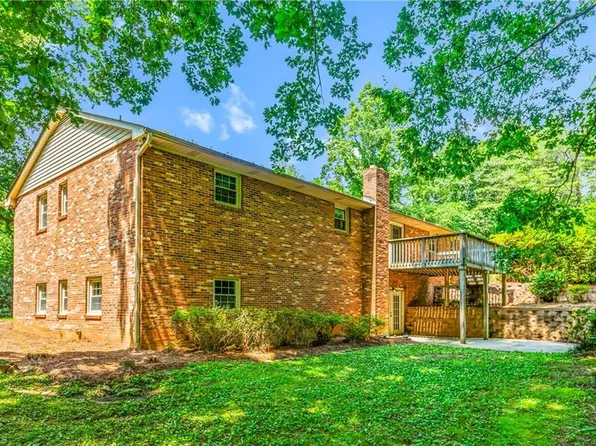 6151 Reidsville Rd, Belews Creek, NC 27009