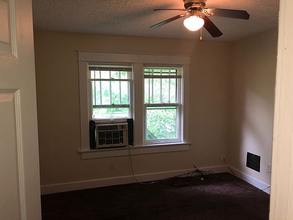4th image of 216 W Fairview Ave #218