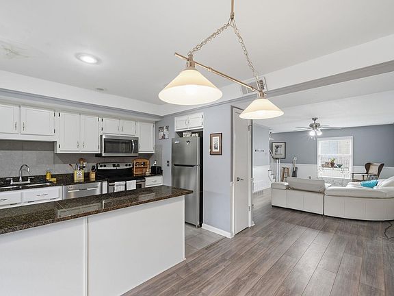 5th image of 5866 Roxbury Dr Unit 5866