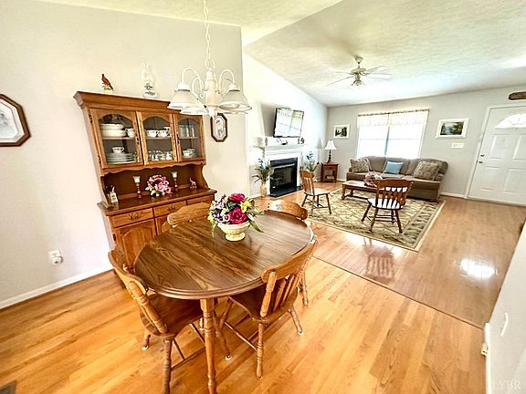 4th image of 317 Shady Oak Dr