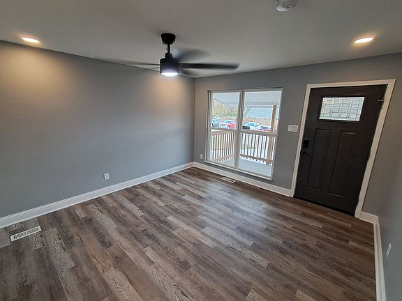 5th image of 136 E Waymire Ave