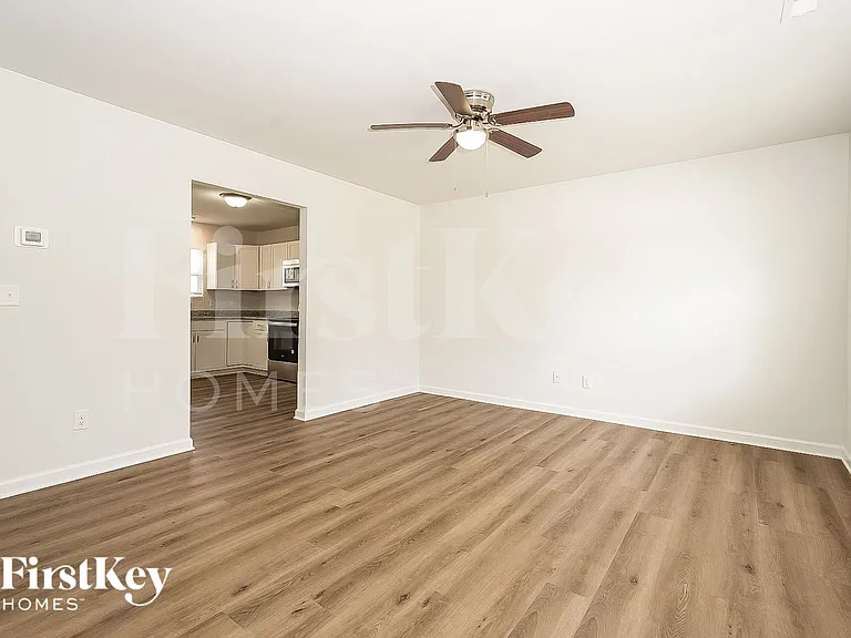 813 Pine Circle Dr — Photo 3