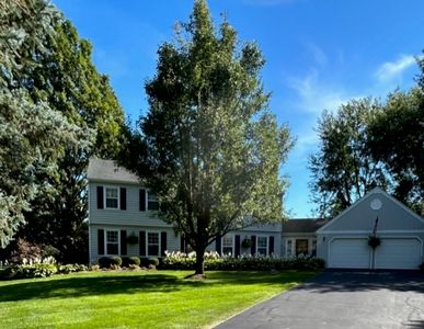 (Undisclosed Address), St Charles, IL, 60175