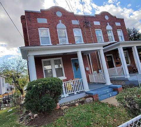 2nd image of 903 Jackson St NE