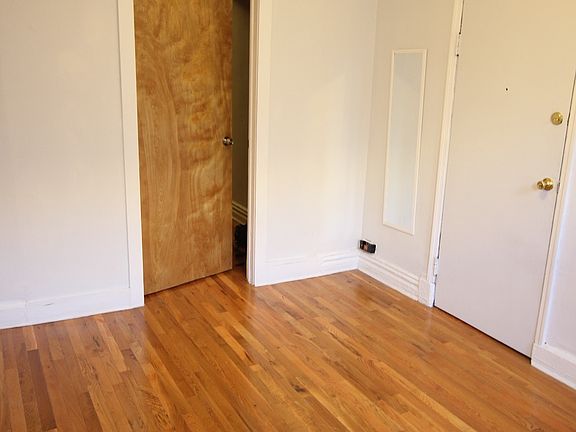 3rd image of 940 Kent Ave #3RY