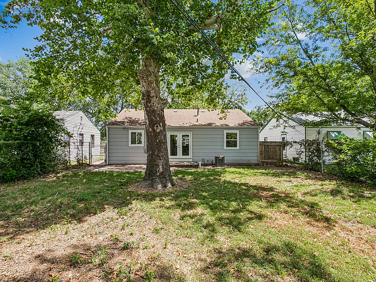 633 N Clayton Ave — Photo 18