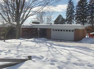 1011 W Fleshiem St, Iron Mountain, MI 49801