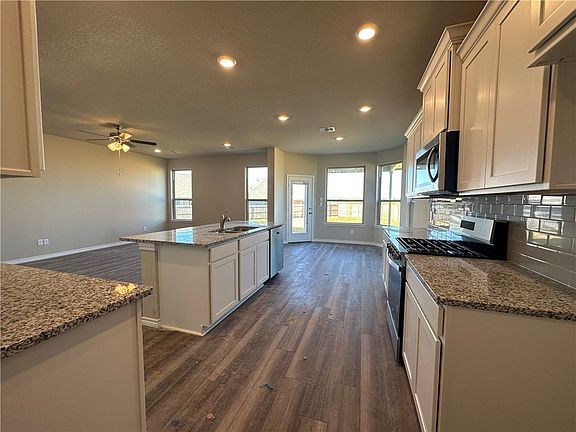 3rd image of 1008 Verona Dr
