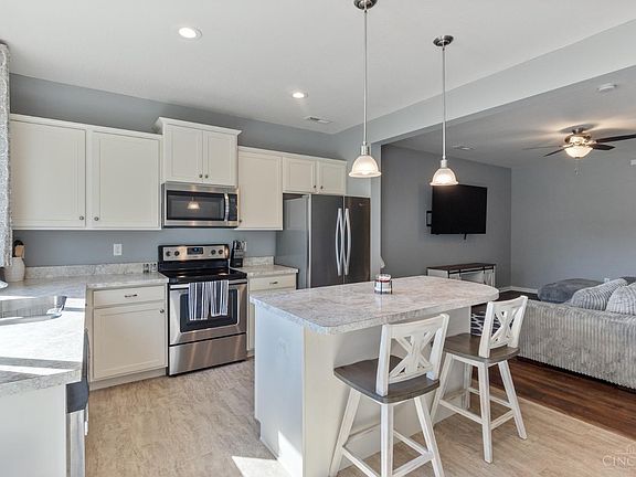3rd image of 143 Woodside Park Dr