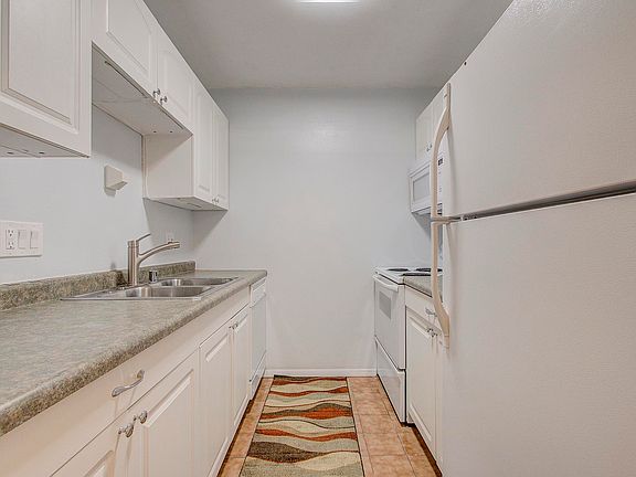 5th image of 10615 N Ivy Ct Unit 47