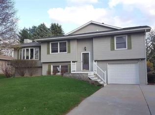 2105 Bedford Rd, Freeport, IL 61032