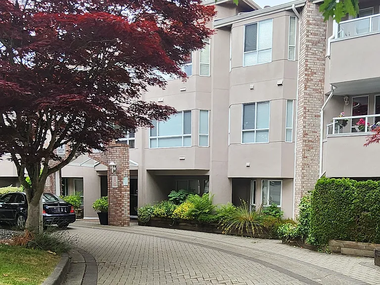 1952 152a St #0 — Photo 15