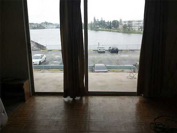 2nd image of 1351 NE Miami Gardens Dr APT 214E