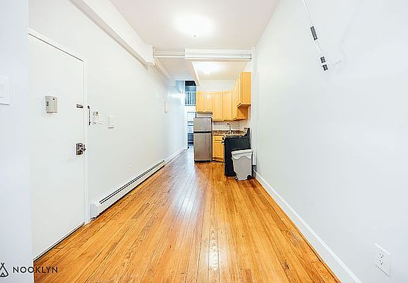 3rd image of 132 Jefferson St APT 3R
