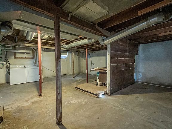 5th image of 811 SW Jewell Ave