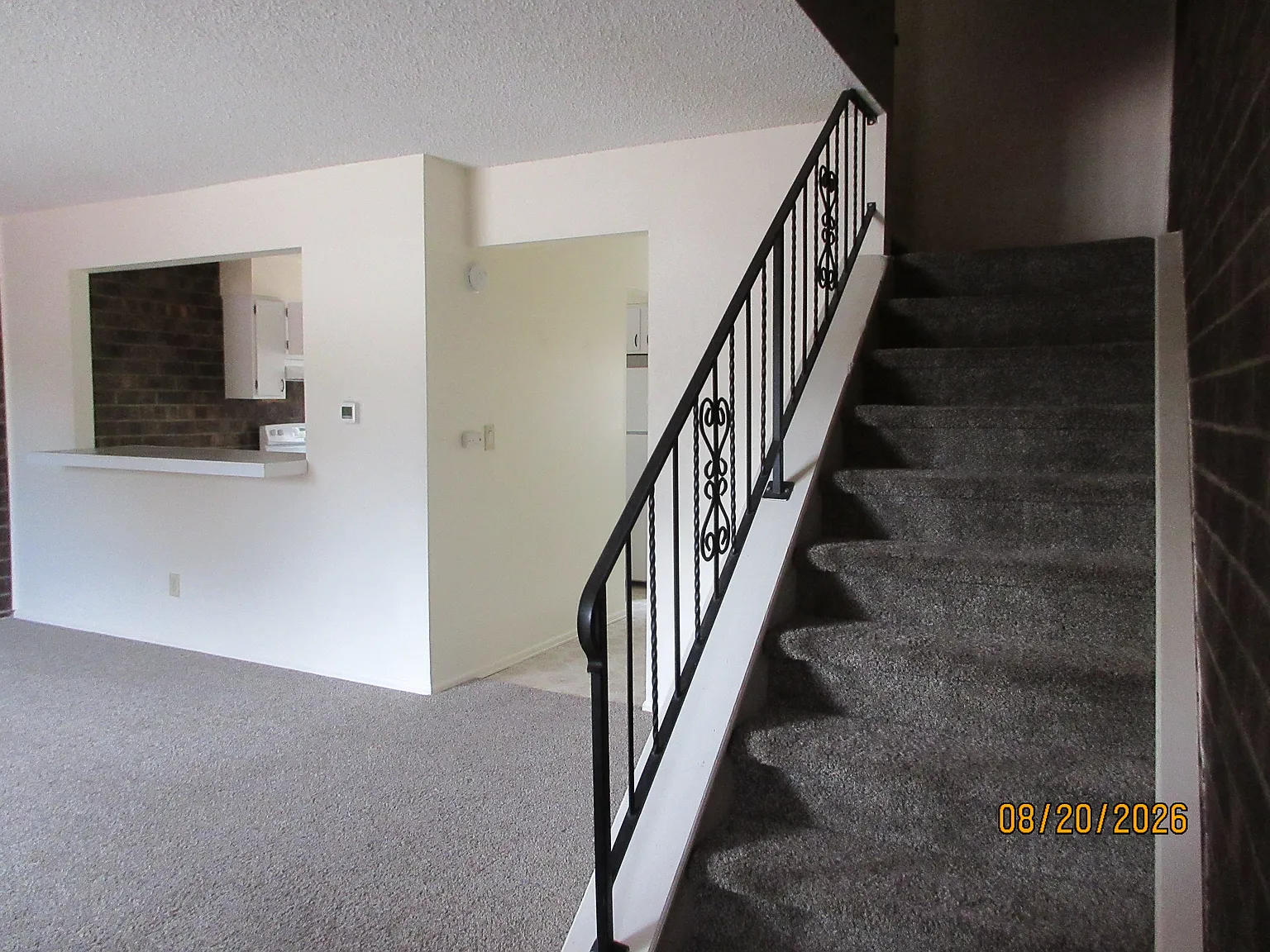 Nice 2 Bdr/1.5 Ba — Photo 3