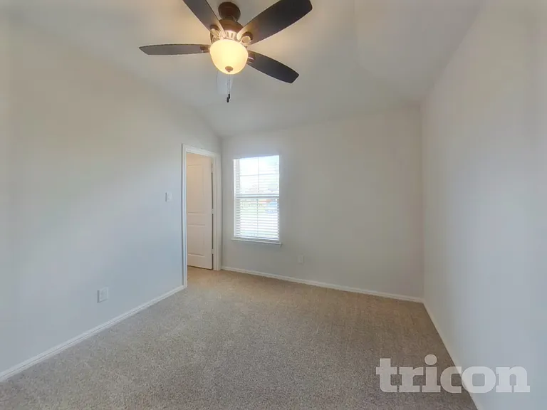 9216 Castorian Dr — Photo 10