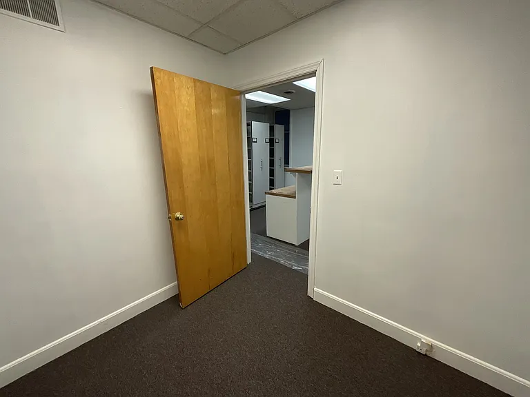 5 Center Sq — Photo 15