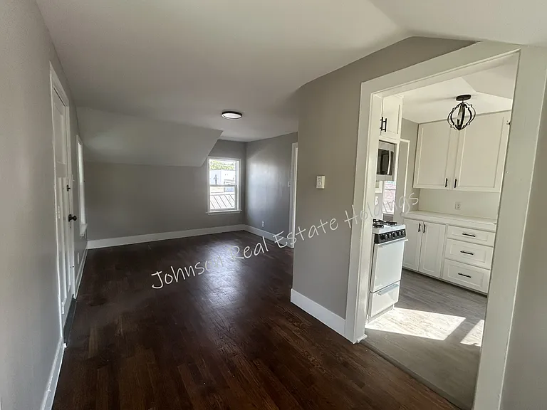 212 1/2 S Wyandotte Ave #212-1/2 — Photo 3