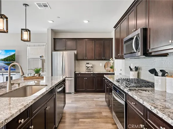 24572 Acadia Dr, Corona, CA 92883