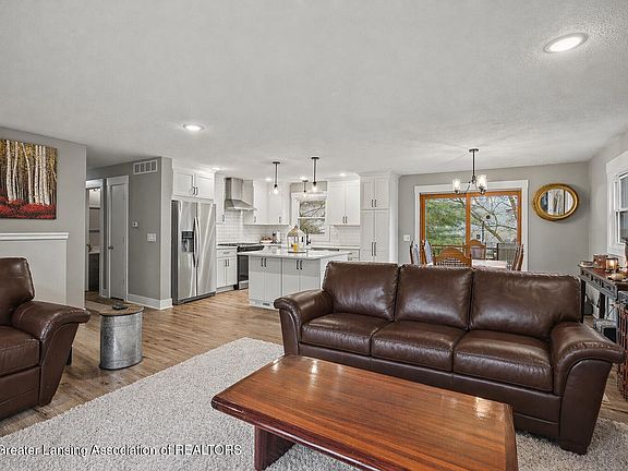3rd image of 7880 Circle Dr