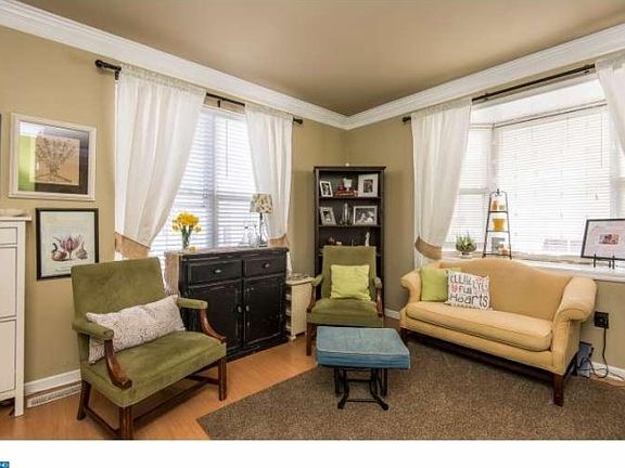 3rd image of 1044 Merchant St