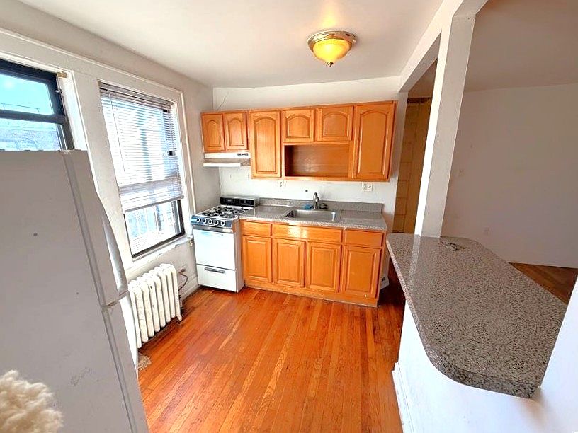 1st image of 2052 32nd St #3