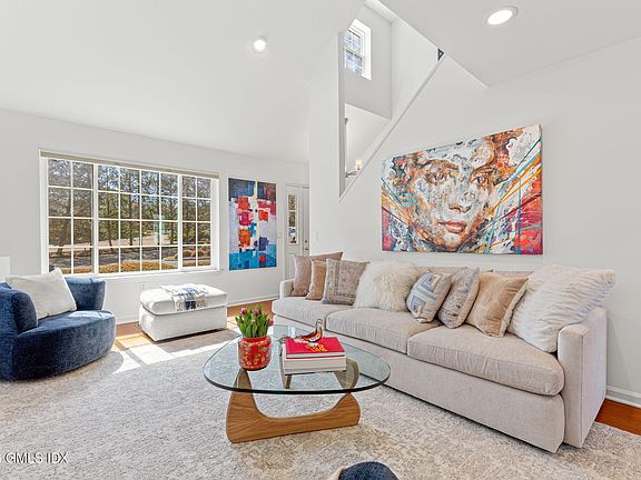 4th image of 115 Top Gallant Rd Unit 6