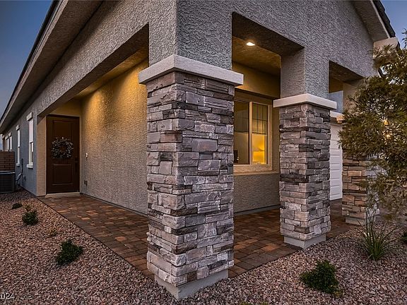 3rd image of 156 Royal Cascade Ave