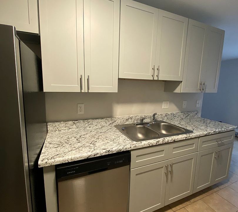 1st image of 221 Parkbrook Cir