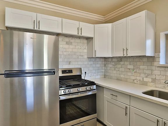 5th image of 2501 E Culver St #A