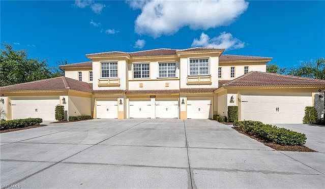 Guests are welcomed via the lakefront side entry.