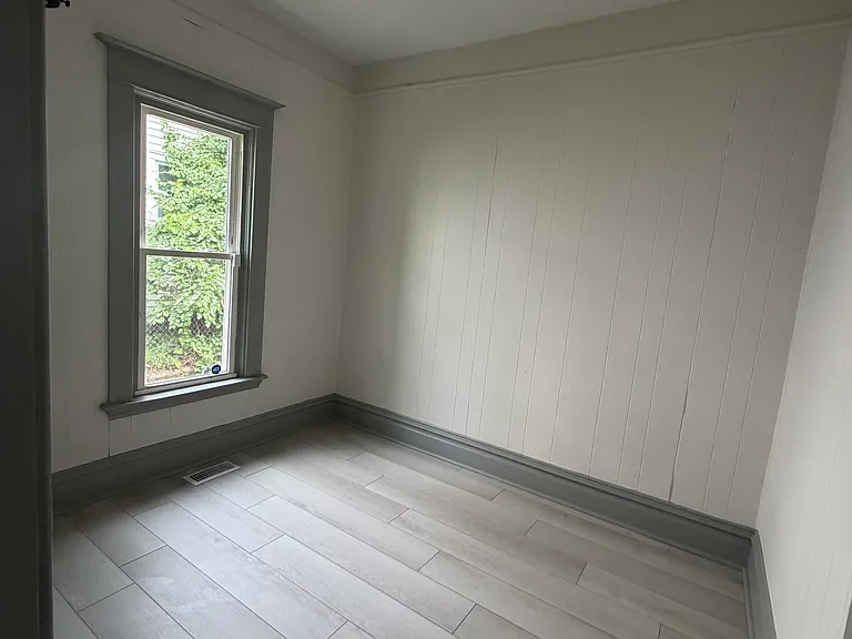 952 Logan St SE — Photo 5