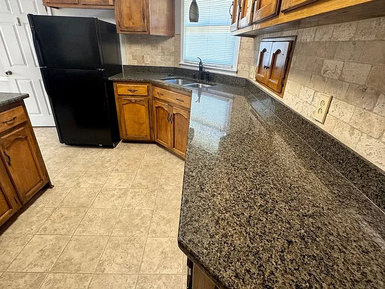 205 Oak Bluff Dr — Photo 5