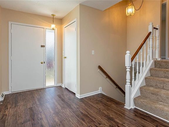 3rd image of 635 Glenwood Cir