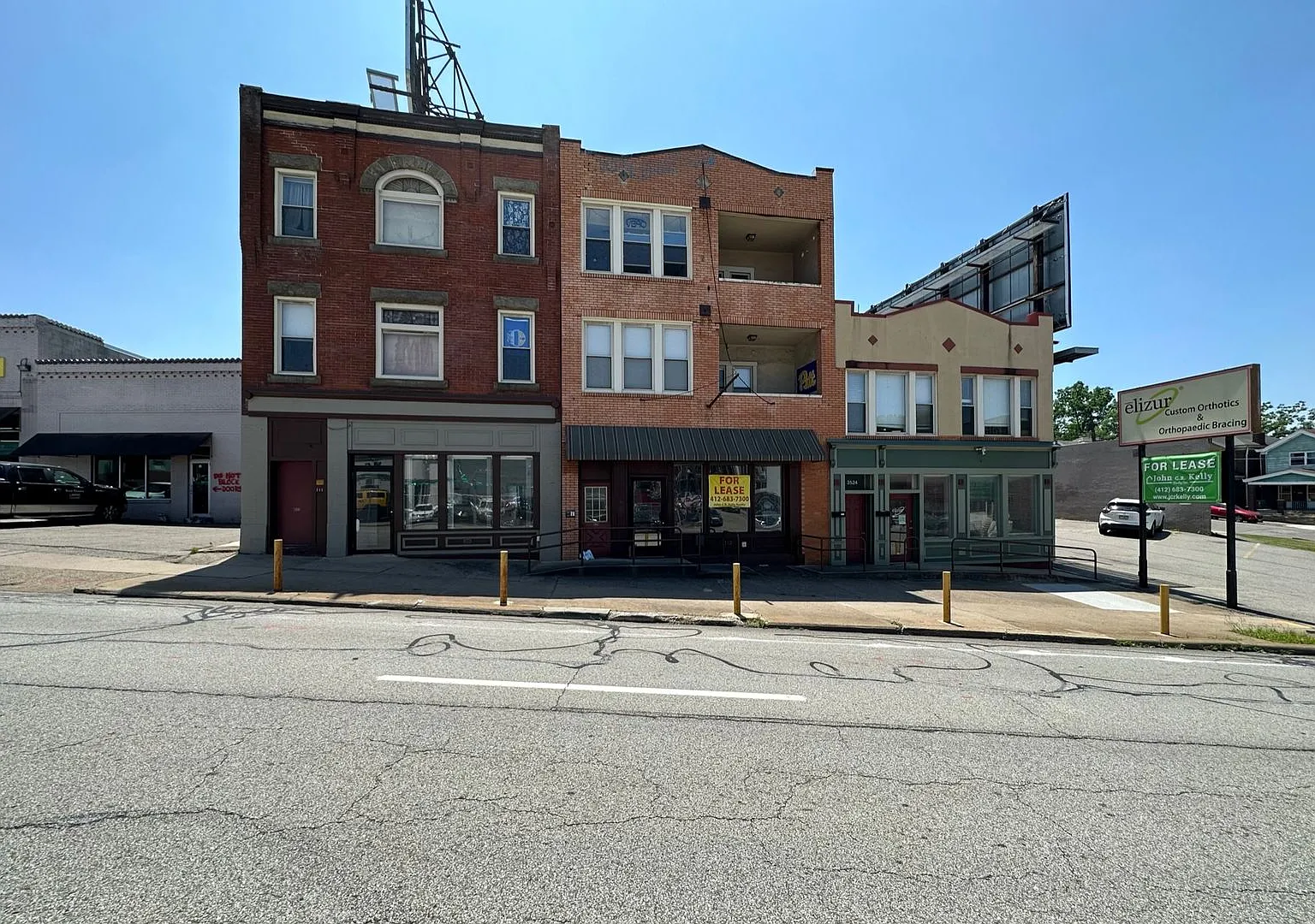 First Floor Commercial Space In Perfect Oakland Location Right On Boulevard Of The Allies! Call T... — Photo 1