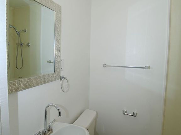 4th image of 140 Minnie St Suite A