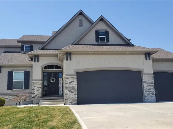 4732 NE Jamestown Dr, Lees Summit, MO 64064