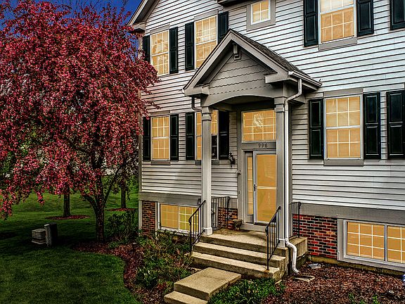 3rd image of 998 Manchester Cir